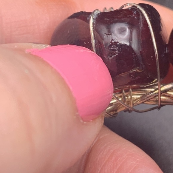 8 Set of Amber Glass Bead Napkin Rings on Silver Wire. - Picture 6 of 7